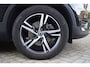 Volvo XC40 2.0 T4 AWD R-Design Autom Panodak Leder Stoel/Stuur ABank Verw Navi Camera Clima Cruise 2x PDC LMV ENZ NL Auto.