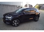 Volvo XC40 2.0 T4 AWD R-Design Autom Panodak Leder Stoel/Stuur ABank Verw Navi Camera Clima Cruise 2x PDC LMV ENZ NL Auto.