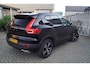 Volvo XC40 2.0 T4 AWD R-Design Autom Panodak Leder Stoel/Stuur ABank Verw Navi Camera Clima Cruise 2x PDC LMV ENZ NL Auto.