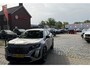 Peugeot 2008 100 Pk Benzine * Hele Luxe Allure * Navigatie * Voor- en Achter Parkeer Camera en Sensoren * L.M. Velgen * Dodehoekbewaking * Keyless Start & Entry * Draadloos Apple Carplay /* Android Auto * Vingerhoets; Vierde Generatie Eersteklas Service. Al meer dan 100 jaar een begrip in de Brabantse Kempen.