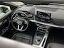 Audi Q5 300pk Hybrid S-Line | Luchtvering | Panorama | ACC | B&O Sound | Massage | Trekhaak | Matrix-LED | Head-Up | Sfeerverlichting | Leder | ISO-Glas | 3-Zone Clima | Standkachel | Bekerhouder Koeling/Verwarming | Stoelverwarming V+A | Zwarte Hemel | Carplay | Zonwering |