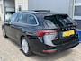 Skoda Octavia Combi 1.0 e-TSI Business Edition / AUTOMAAT/ PANO/ CRUISE/ SMARTLINK/ PARKEER SENSOREN V+A/ ELEK.ACHTERKLEP/ KEYLESS/ DIGITAL DASH/ DAB/ NAVI/ CLIMA/ 16'' LMV