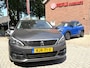 Peugeot 308 Style 110 Pk Benzine 5-Deurs * KJK-71-X * Hele Mooie ! * Navigatie * Climate & Cruise Control * Achteruitrij Parkeer Camera * DAB Radio * L.M. Velgen * Vingerhoets; Vierde Generatie Eersteklas Service. Al meer dan 100 jaar een begrip in de Brabantse Kempen.
