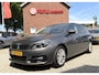Peugeot 308 Style 110 Pk Benzine 5-Deurs * KJK-71-X * Hele Mooie ! * Navigatie * Climate & Cruise Control * Achteruitrij Parkeer Camera * DAB Radio * L.M. Velgen * Vingerhoets; Vierde Generatie Eersteklas Service. Al meer dan 100 jaar een begrip in de Brabantse Kempen.