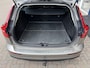 Volvo V60 2.0 B3 Momentum Advantage / Automaat / NL-Auto / Dealer-Onderhouden / Pilot-Assist / Adaptieve Cruise-Control / Stoel-/Stuurverwarming / Elektr.-Wegklapbare Trekhaak / Draadloze-Telefoonlader / Climate-Control / Standkachel / Keyless / LED / Apple-Carplay & Android-Auto / DAB Radio-Bluetooth / Navi / PDC V+A met Camera / 18'' LMV / ENZ.