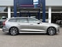 Volvo V60 2.0 B3 Momentum Advantage / Automaat / NL-Auto / Dealer-Onderhouden / Pilot-Assist / Adaptieve Cruise-Control / Stoel-/Stuurverwarming / Elektr.-Wegklapbare Trekhaak / Draadloze-Telefoonlader / Climate-Control / Standkachel / Keyless / LED / Apple-Carplay & Android-Auto / DAB Radio-Bluetooth / Navi / PDC V+A met Camera / 18'' LMV / ENZ.