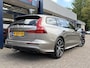 Volvo V60 2.0 B3 Momentum Advantage / Automaat / NL-Auto / Dealer-Onderhouden / Pilot-Assist / Adaptieve Cruise-Control / Stoel-/Stuurverwarming / Elektr.-Wegklapbare Trekhaak / Draadloze-Telefoonlader / Climate-Control / Standkachel / Keyless / LED / Apple-Carplay & Android-Auto / DAB Radio-Bluetooth / Navi / PDC V+A met Camera / 18'' LMV / ENZ.