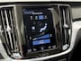 Volvo V60 2.0 B3 Momentum Advantage / Automaat / NL-Auto / Dealer-Onderhouden / Pilot-Assist / Adaptieve Cruise-Control / Stoel-/Stuurverwarming / Elektr.-Wegklapbare Trekhaak / Draadloze-Telefoonlader / Climate-Control / Standkachel / Keyless / LED / Apple-Carplay & Android-Auto / DAB Radio-Bluetooth / Navi / PDC V+A met Camera / 18'' LMV / ENZ.