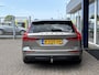 Volvo V60 2.0 B3 Momentum Advantage / Automaat / NL-Auto / Dealer-Onderhouden / Pilot-Assist / Adaptieve Cruise-Control / Stoel-/Stuurverwarming / Elektr.-Wegklapbare Trekhaak / Draadloze-Telefoonlader / Climate-Control / Standkachel / Keyless / LED / Apple-Carplay & Android-Auto / DAB Radio-Bluetooth / Navi / PDC V+A met Camera / 18'' LMV / ENZ.