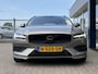 Volvo V60 2.0 B3 Momentum Advantage / Automaat / NL-Auto / Dealer-Onderhouden / Pilot-Assist / Adaptieve Cruise-Control / Stoel-/Stuurverwarming / Elektr.-Wegklapbare Trekhaak / Draadloze-Telefoonlader / Climate-Control / Standkachel / Keyless / LED / Apple-Carplay & Android-Auto / DAB Radio-Bluetooth / Navi / PDC V+A met Camera / 18'' LMV / ENZ.