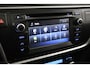Toyota Auris Touring Sports 1.8 Hybrid Lease Plus | Panoramadak | Navigatie | Stoelverwarming | Parkeersensoren voor/achter | Keyless | Cruise Control | Clima | Camera | Xenon | 16 inch | Bluetooth