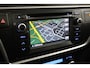 Toyota Auris Touring Sports 1.8 Hybrid Lease Plus | Panoramadak | Navigatie | Stoelverwarming | Parkeersensoren voor/achter | Keyless | Cruise Control | Clima | Camera | Xenon | 16 inch | Bluetooth