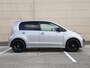 Volkswagen Up! 1.0 R-Line 65 pk | Cruise control | Camera | Climate control | 17 inch Velgen