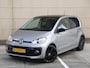 Volkswagen Up! 1.0 R-Line 65 pk | Cruise control | Camera | Climate control | 17 inch Velgen