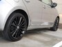 Volkswagen Up! 1.0 R-Line 65 pk | Cruise control | Camera | Climate control | 17 inch Velgen