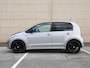 Volkswagen Up! 1.0 R-Line 65 pk | Cruise control | Camera | Climate control | 17 inch Velgen