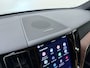 Volvo XC60 T6 AWD 350pk Plus Dark / Luchtvering / geventileerde stoelen / Amber interieur / Panorama dak / Voorruit verwarming /