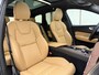 Volvo XC60 T6 AWD 350pk Plus Dark / Luchtvering / geventileerde stoelen / Amber interieur / Panorama dak / Voorruit verwarming /
