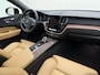 Volvo XC60 T6 AWD 350pk Plus Dark / Luchtvering / geventileerde stoelen / Amber interieur / Panorama dak / Voorruit verwarming /