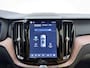 Volvo XC60 T6 AWD 350pk Plus Dark / Luchtvering / geventileerde stoelen / Amber interieur / Panorama dak / Voorruit verwarming /