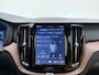 Volvo XC60 T6 AWD 350pk Plus Dark / Luchtvering / geventileerde stoelen / Amber interieur / Panorama dak / Voorruit verwarming /