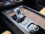 Volvo XC60 T6 AWD 350pk Plus Dark / Luchtvering / geventileerde stoelen / Amber interieur / Panorama dak / Voorruit verwarming /
