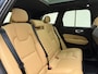 Volvo XC60 T6 AWD 350pk Plus Dark / Luchtvering / geventileerde stoelen / Amber interieur / Panorama dak / Voorruit verwarming /