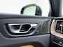 Volvo XC60 T6 AWD 350pk Plus Dark / Luchtvering / geventileerde stoelen / Amber interieur / Panorama dak / Voorruit verwarming /