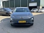 Hyundai Kona Electric EV Premium 64 kWh SOH 97% | 12 MND BOVAG GARANTIE | STOEL/STUURVERWARMING | ELEK. STOELEN | DODEHOEK | KEYLESS | ACHTERUITRIJ CAMERA | HEAD UP | ADAP. CRUISE |