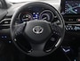 Toyota C-HR / C-HR+ 1.8 HYBRID BI-TONE LUXERY LINE GARANTIE 5-2032 TREKHAAK. 4 SEIZOENEN BANDEN.NAVIGATIE. STUUR EN STOELVERWARMING. HALF LEDER