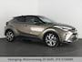 Toyota C-HR / C-HR+ 1.8 HYBRID BI-TONE LUXERY LINE GARANTIE 5-2032 TREKHAAK. 4 SEIZOENEN BANDEN.NAVIGATIE. STUUR EN STOELVERWARMING. HALF LEDER