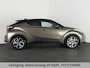 Toyota C-HR / C-HR+ 1.8 HYBRID BI-TONE LUXERY LINE GARANTIE 5-2032 TREKHAAK. 4 SEIZOENEN BANDEN.NAVIGATIE. STUUR EN STOELVERWARMING. HALF LEDER