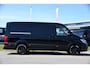Volkswagen Crafter 35 2.0 TDI L3H2 Highline Black Edition Cruise, Carplay, Camera, LED, 177pk, Automaat, Stuurverwarming, Stoelverwarming, Uniek!