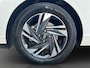Hyundai i20 1.0 T-GDI 100pk Premium Automaat | Camera | Climate controle | Carplay | Adaptive cruise controle | Dodehoekdetectie | LED koplampen | Parkeersensoren voor en achter | Trekhaak | Stuurverwarming | Premium Audio | Stuurverwarming