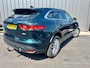 Jaguar F-Pace 2.0 Portfolio AWD 30t 300pk AUTO | Lederen bekleding | Elektrisch verstelb. voorstoelen | Panoramadak | Trekhaak | Elektrische achterklep | Cruise control | Achteruitrijcamera | 18" LMV