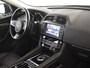 Jaguar F-Pace 2.0 Portfolio AWD 30t 300pk AUTO | Lederen bekleding | Elektrisch verstelb. voorstoelen | Panoramadak | Trekhaak | Elektrische achterklep | Cruise control | Achteruitrijcamera | 18" LMV