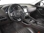 Jaguar F-Pace 2.0 Portfolio AWD 30t 300pk AUTO | Lederen bekleding | Elektrisch verstelb. voorstoelen | Panoramadak | Trekhaak | Elektrische achterklep | Cruise control | Achteruitrijcamera | 18" LMV