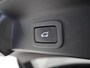 Jaguar F-Pace 2.0 Portfolio AWD 30t 300pk AUTO | Lederen bekleding | Elektrisch verstelb. voorstoelen | Panoramadak | Trekhaak | Elektrische achterklep | Cruise control | Achteruitrijcamera | 18" LMV