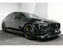 Mercedes-Benz E-klasse 300 e AMG Line / E53 AMG Edition1 look / E53 AMG Diffuser / Panamericana Grille / Panoramadak / Burmester Surround Sound 4D / Elektr. verstelbare voorstoelen + memory / Digital Light (Laser) / Ambienteverlichting / HUD / Rondomzichtcamera / Apple Carplay - Android Auto / 20'' LMV / Stoelverwarming / Dodehoekdetectie / Night pakket / Achtertuitrijcamera