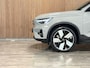 Volvo C40 Single Motor Extended Range Ultimate 82 kWh | 98% SoH | Trekhaak | All Season banden | 360° Camera | Harman Kardon | Adaptieve Cruise Control | Bestuurdersstoel elektrisch geheugen | Stoel en Stuurwielverwarming | 20 Inch | Passagiersstoel elektrisch | Microtech / alcantara bekleding met wit stiksel en bies | Zitting verlenging voorstoelen | Panoramadak | Pilot Assist | BLIS Dode Hoek Detectie | Warmtepomp | Google Infotainment | Keyless Drive | Verlichtingspack 2 | Parkeersensoren voor+achter | Privacy Glass | Elektrisch bedienbare achterklep | Breedstralers in voorbumper | Draadloos telefoon opladen | DAB Radio | Apple Carplay/Android Auto | Volvo On Call met mobiele App functie | Vapour Grey Metallic |