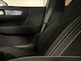 Volvo C40 Single Motor Extended Range Ultimate 82 kWh | 98% SoH | Trekhaak | All Season banden | 360° Camera | Harman Kardon | Adaptieve Cruise Control | Bestuurdersstoel elektrisch geheugen | Stoel en Stuurwielverwarming | 20 Inch | Passagiersstoel elektrisch | Microtech / alcantara bekleding met wit stiksel en bies | Zitting verlenging voorstoelen | Panoramadak | Pilot Assist | BLIS Dode Hoek Detectie | Warmtepomp | Google Infotainment | Keyless Drive | Verlichtingspack 2 | Parkeersensoren voor+achter | Privacy Glass | Elektrisch bedienbare achterklep | Breedstralers in voorbumper | Draadloos telefoon opladen | DAB Radio | Apple Carplay/Android Auto | Volvo On Call met mobiele App functie | Vapour Grey Metallic |