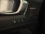 Volvo C40 Single Motor Extended Range Ultimate 82 kWh | 98% SoH | Trekhaak | All Season banden | 360° Camera | Harman Kardon | Adaptieve Cruise Control | Bestuurdersstoel elektrisch geheugen | Stoel en Stuurwielverwarming | 20 Inch | Passagiersstoel elektrisch | Microtech / alcantara bekleding met wit stiksel en bies | Zitting verlenging voorstoelen | Panoramadak | Pilot Assist | BLIS Dode Hoek Detectie | Warmtepomp | Google Infotainment | Keyless Drive | Verlichtingspack 2 | Parkeersensoren voor+achter | Privacy Glass | Elektrisch bedienbare achterklep | Breedstralers in voorbumper | Draadloos telefoon opladen | DAB Radio | Apple Carplay/Android Auto | Volvo On Call met mobiele App functie | Vapour Grey Metallic |
