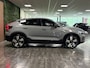 Volvo C40 Single Motor Extended Range Ultimate 82 kWh | 98% SoH | Trekhaak | All Season banden | 360° Camera | Harman Kardon | Adaptieve Cruise Control | Bestuurdersstoel elektrisch geheugen | Stoel en Stuurwielverwarming | 20 Inch | Passagiersstoel elektrisch | Microtech / alcantara bekleding met wit stiksel en bies | Zitting verlenging voorstoelen | Panoramadak | Pilot Assist | BLIS Dode Hoek Detectie | Warmtepomp | Google Infotainment | Keyless Drive | Verlichtingspack 2 | Parkeersensoren voor+achter | Privacy Glass | Elektrisch bedienbare achterklep | Breedstralers in voorbumper | Draadloos telefoon opladen | DAB Radio | Apple Carplay/Android Auto | Volvo On Call met mobiele App functie | Vapour Grey Metallic |