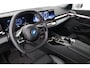 BMW i5 Touring eDrive40 84kWh | Bowers&Wilkins | SOH 95% | Leder | Comfort Zetels | LED | Clima | Sfeerverlichting | Camera | Navi | Cruise Adaptive | Stoelverwarming | 20 Inch Velgen |