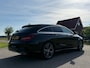 Mercedes-Benz CLA Shooting Brake 180d Business Solution AMG / Harman-Kardon / Leder / Camera / Navi / 18" Velgen / Clima /