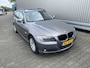 BMW 3-Serie Touring 320i AUTOMAAT, Leer, Clima, Navi, Pano, CC, PDC, LM, Trekh, nw. APK – Inruil Mogelijk –