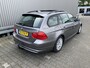 BMW 3-Serie Touring 320i AUTOMAAT, Leer, Clima, Navi, Pano, CC, PDC, LM, Trekh, nw. APK – Inruil Mogelijk –