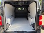Peugeot e-Expert L3 75 kWh 136pk | 8 jaar garantie | 0% financial lease| NAVI | Apple Carplay | Android Auto | Parkeersensoren voor en achter | Achteruitrijcamera | Dode hoek detectie | Mistlampen | Licht- en regensensor | Automatische verlichting | Digital cockpit | Tussenwand comfort met raam | Houten afwerking laadruimte | LED laadruimteverlichting | Reservewiel | van €49.119 voor €37.695 ex. BTW rijklaar