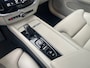 Volvo XC60 2.0 T8 Twin Engine AWD Momentum Pro trekhaak pano stoelverwarming