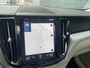 Volvo XC60 2.0 T8 Twin Engine AWD Momentum Pro trekhaak pano stoelverwarming